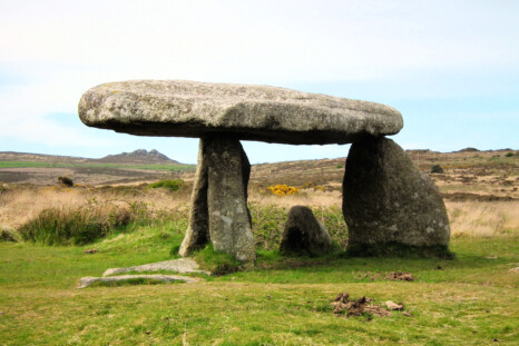 Lanyon Quoit with Carn Galva behind. As you can see from this, Lanyon Quoit was reconstructed strangely, and it has lost some of its vertical stones