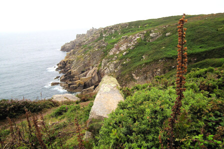 Aligned stone at Treryn Dinas, pointing at the summit of the Dinas